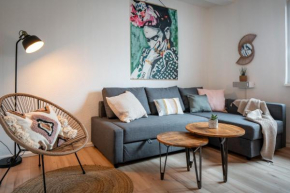 TREEHOUSE - max 14 Pers - 3 Apartments - Indoor Playground, Wifi, Netflix, shared Garden, SommerCard